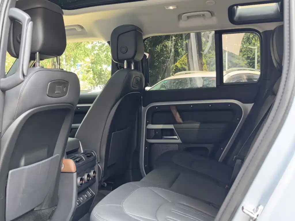 Land Rover Defender — миниатюра 8