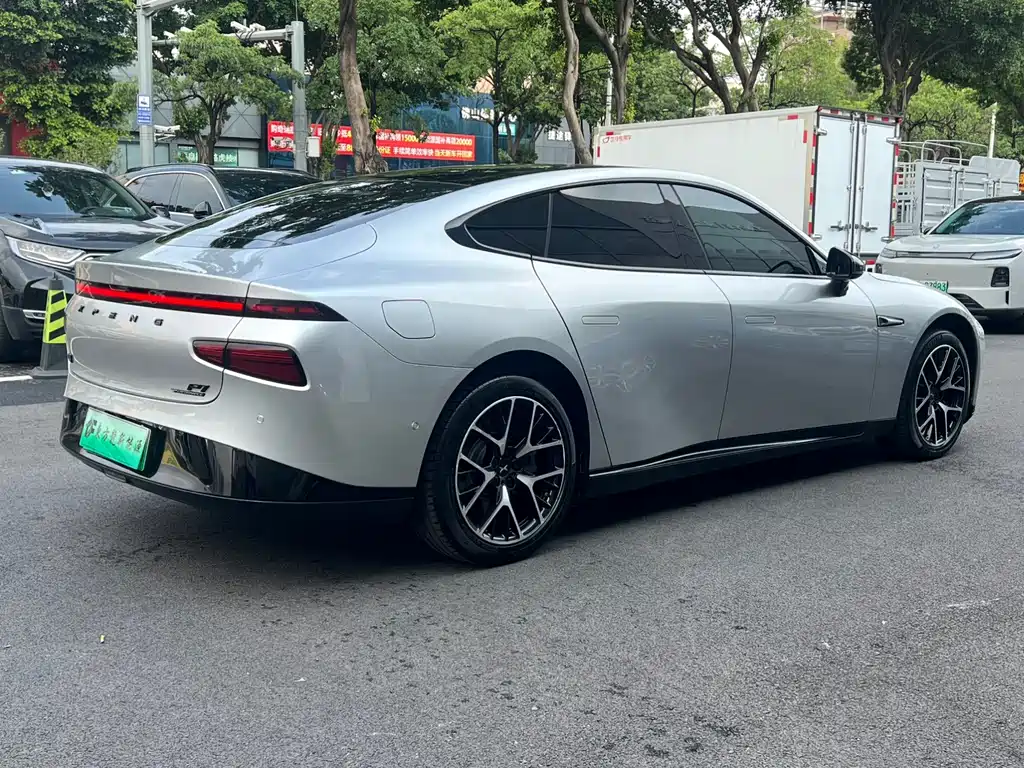 XPeng P7 — миниатюра 10