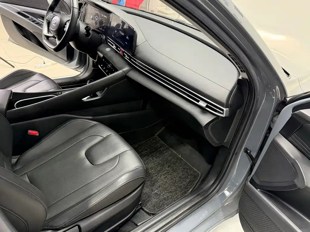 Hyundai Elantra — миниатюра 13