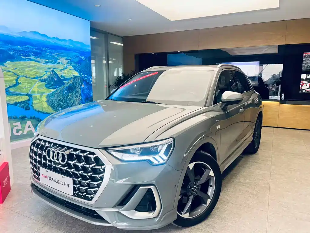 AUDI Q3