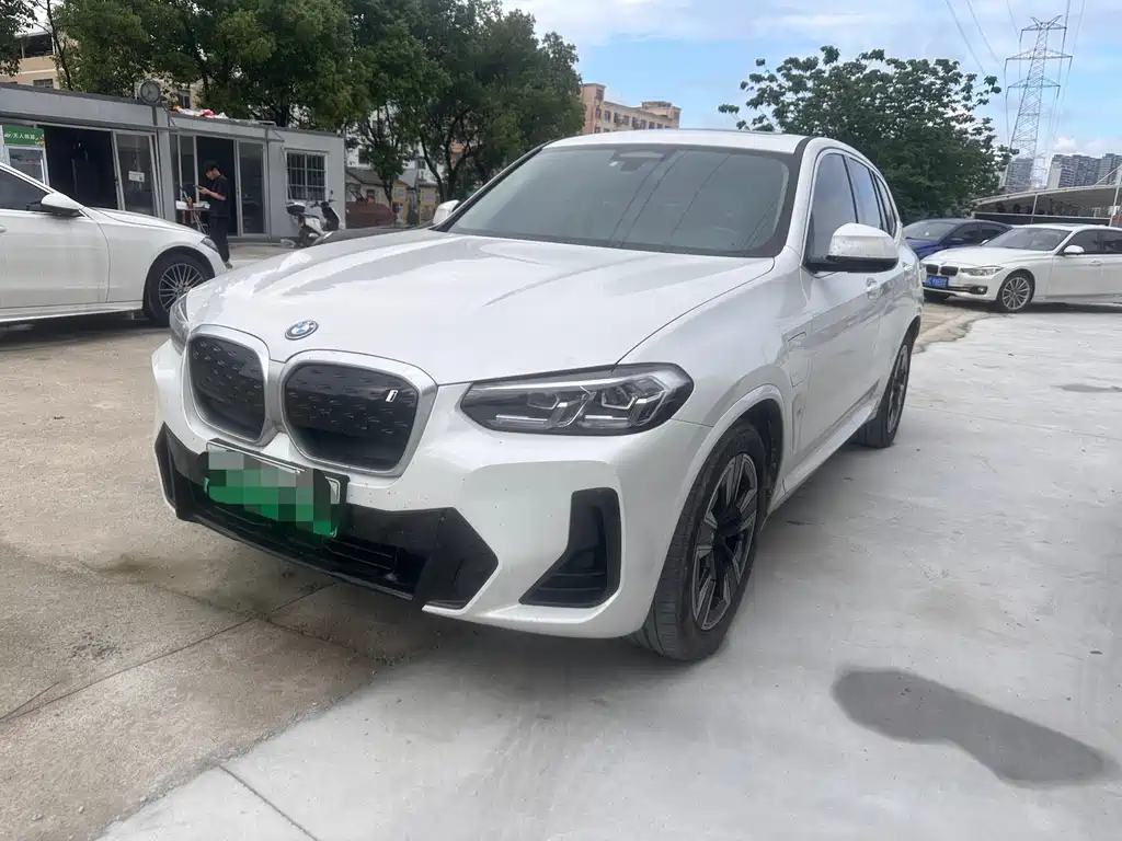 BMW iX3 2024