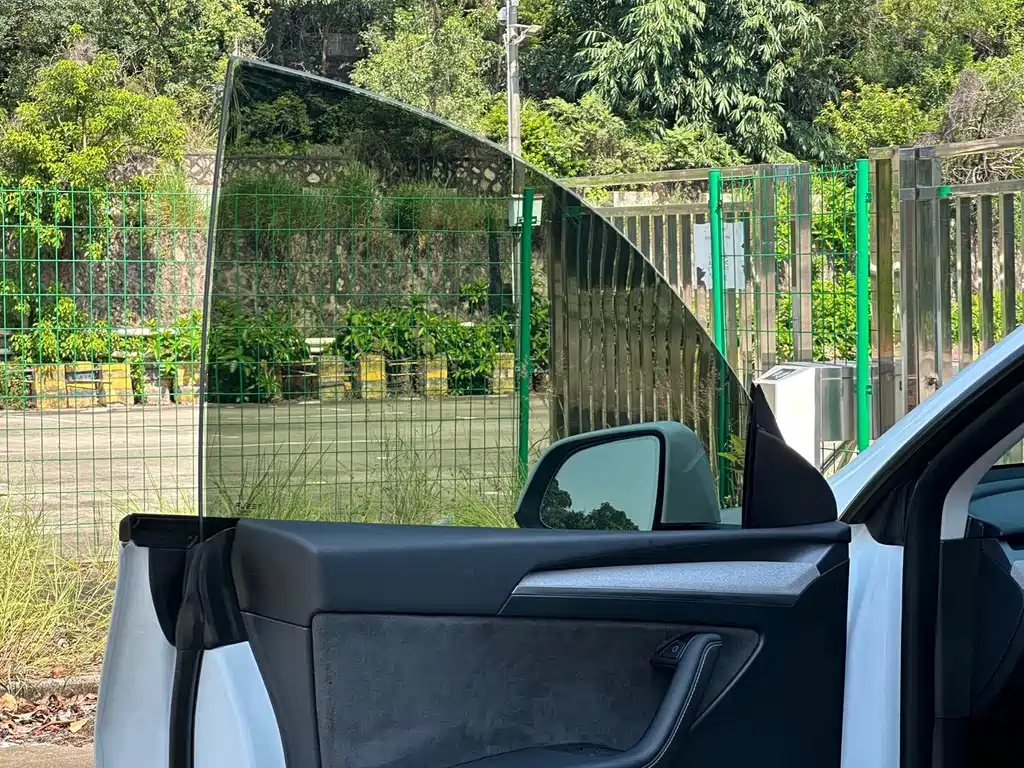 Tesla Model Y — миниатюра 11