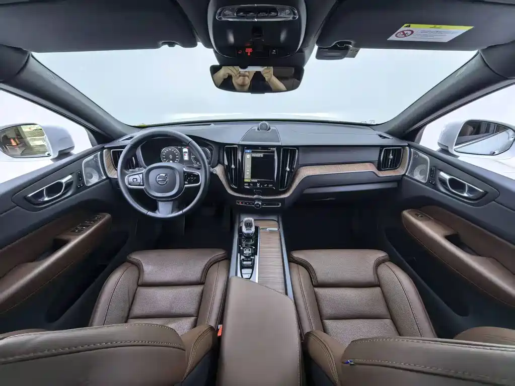 Volvo XC60 PHEV — миниатюра 12