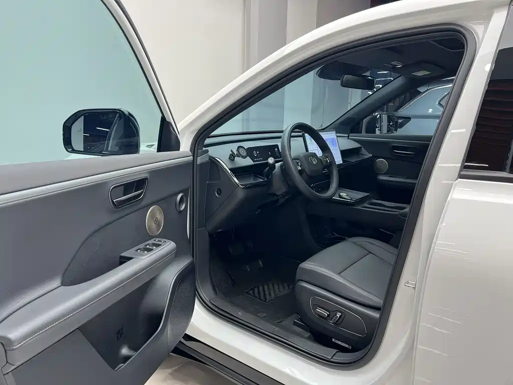 Toyota bZ3X — миниатюра 16