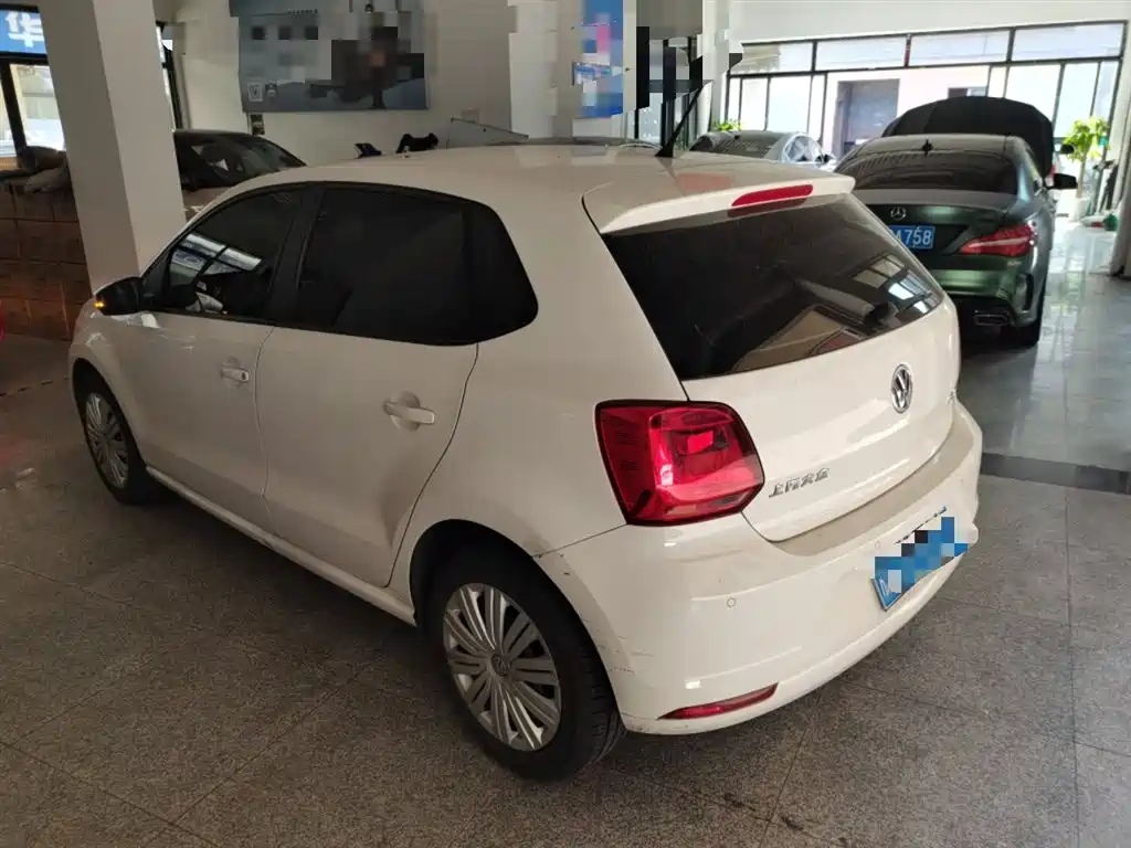 VOLKSWAGEN POLO
