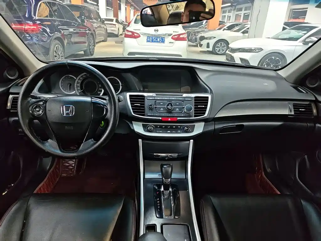 Honda Accord — миниатюра 9