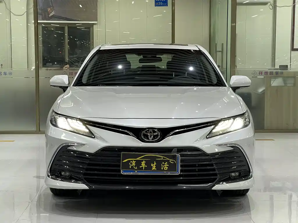 Toyota Camry — миниатюра 2