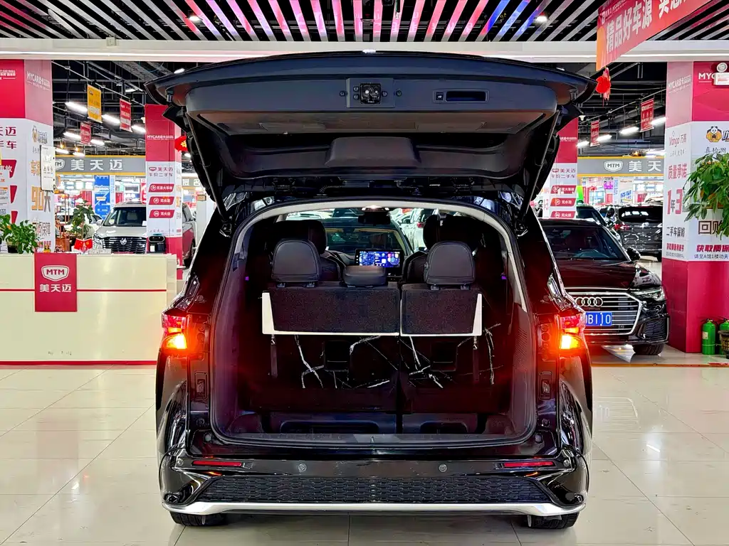 Toyota Granvia — миниатюра 8