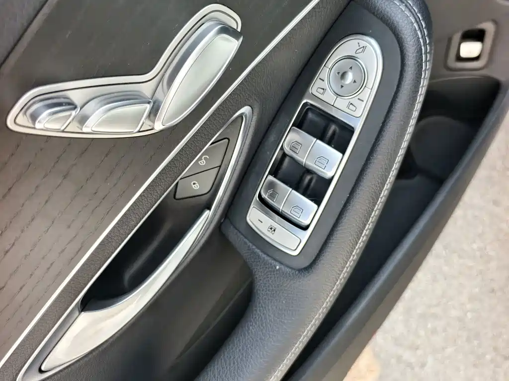 Mercedes-Benz C-Class — миниатюра 15