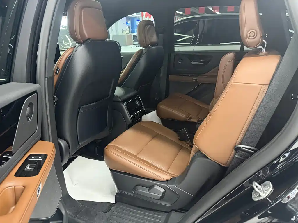 Lincoln Aviator — миниатюра 13