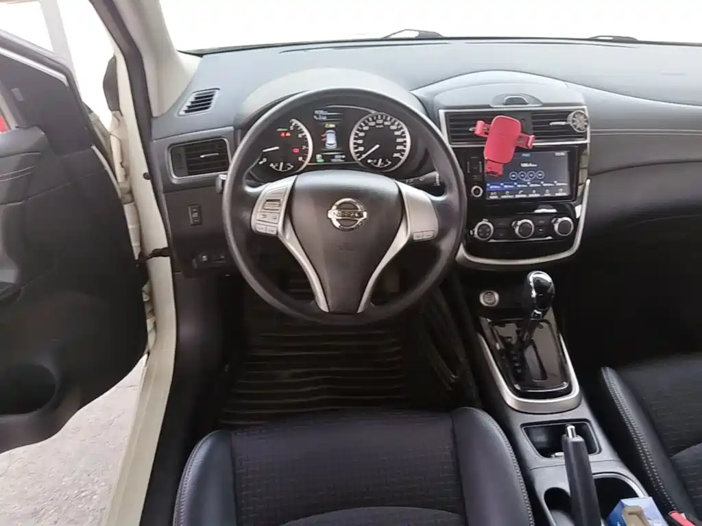 Nissan Tiida — миниатюра 15
