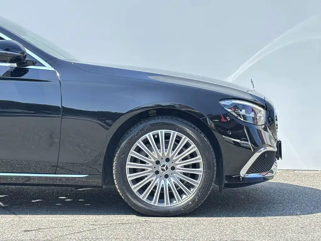 Mercedes-Benz E-Class — миниатюра 6