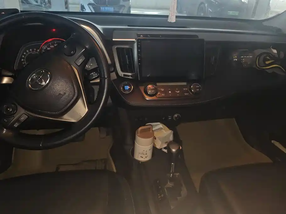 Toyota RAV4 — миниатюра 12