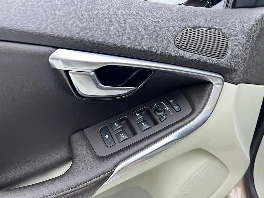Volvo V40 — миниатюра 16