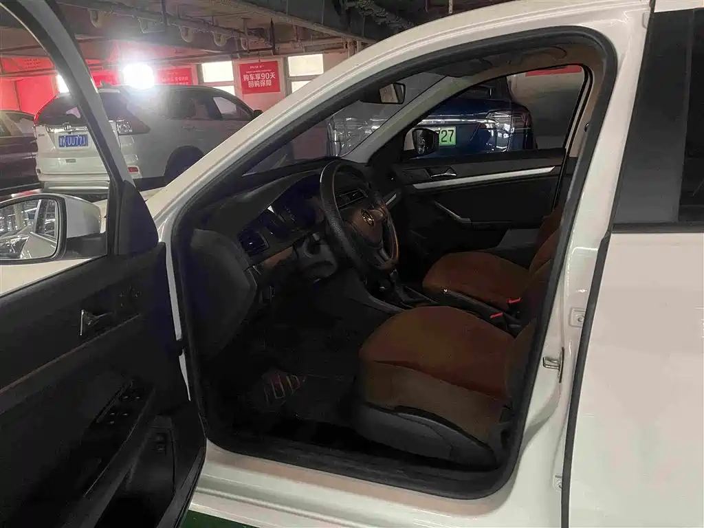 Volkswagen Lavida — миниатюра 5