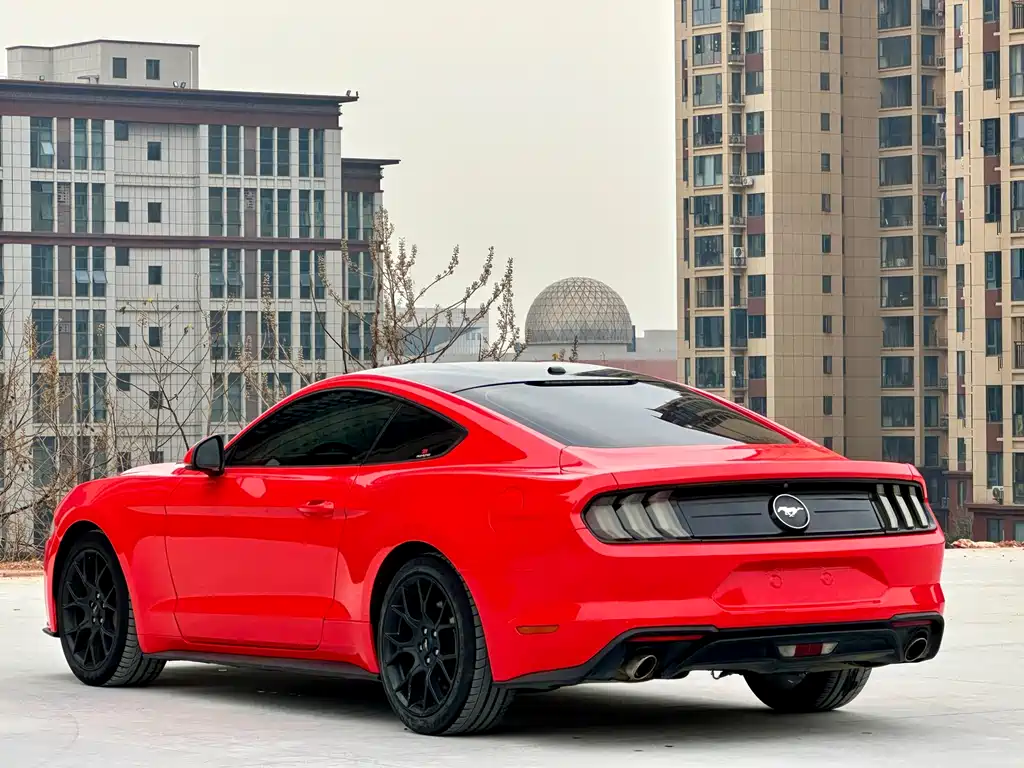 FORD MUSTANG