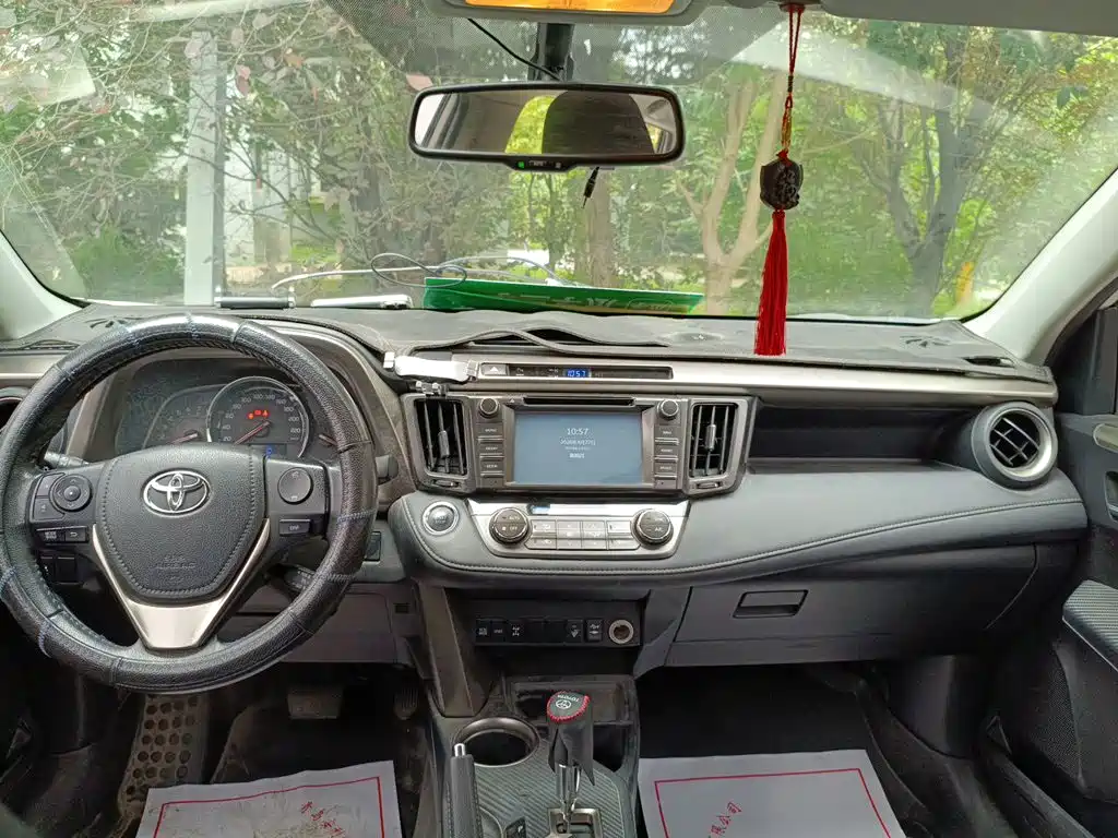 Toyota RAV4 — миниатюра 9