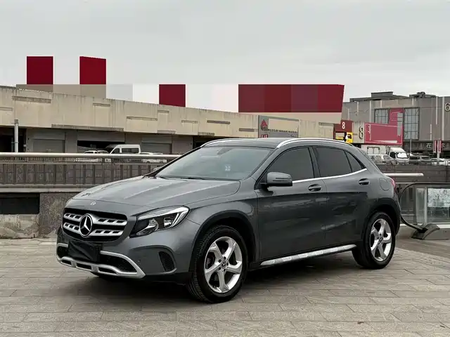 MERCEDES-BENZ GLA
