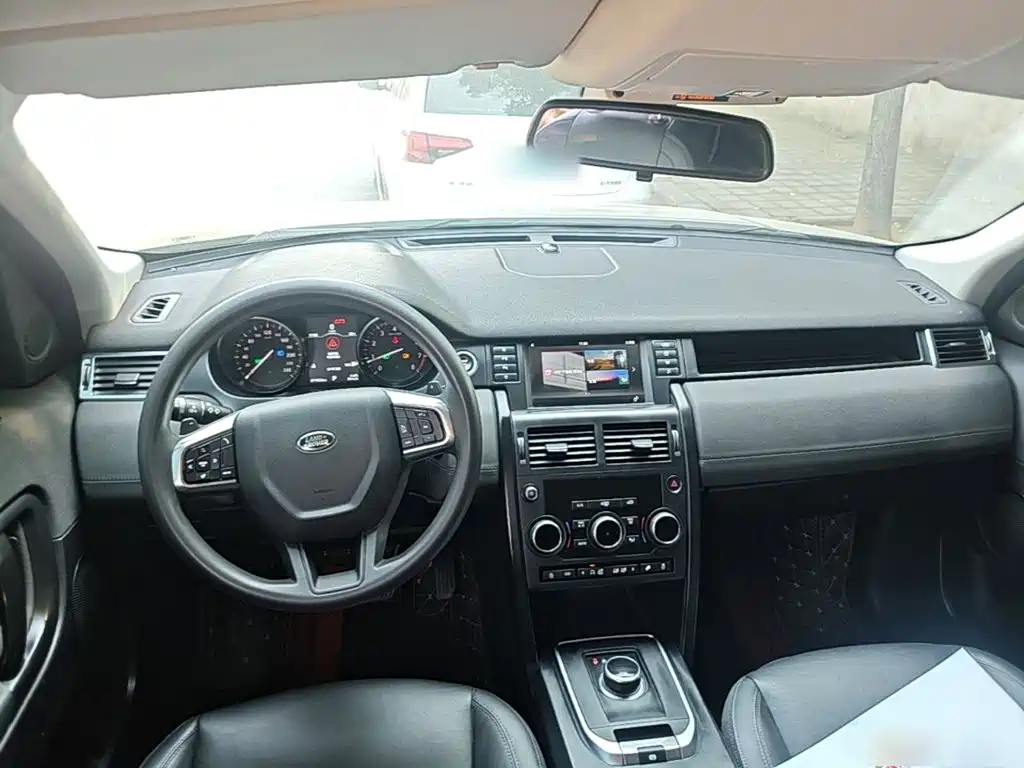 Land Rover Discovery Sport — миниатюра 10