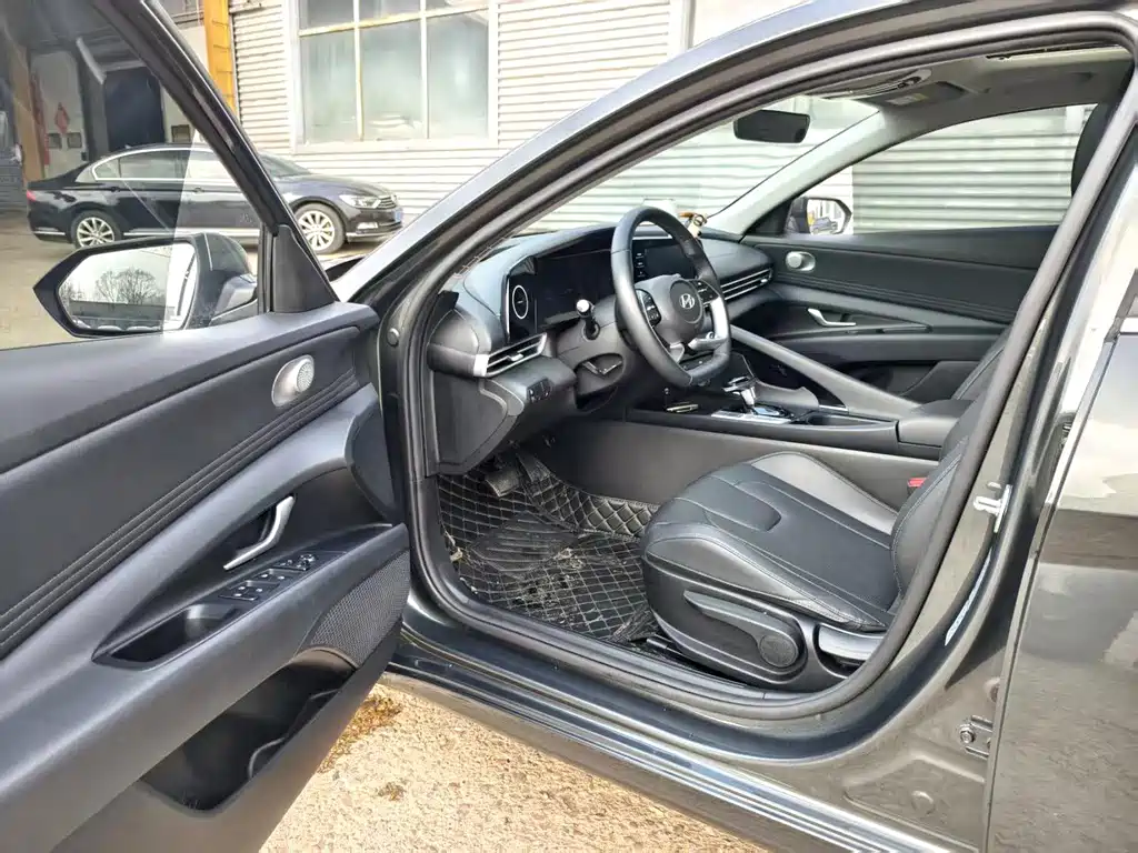 Hyundai Elantra — миниатюра 3