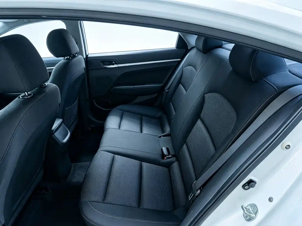 Hyundai Elantra — миниатюра 7