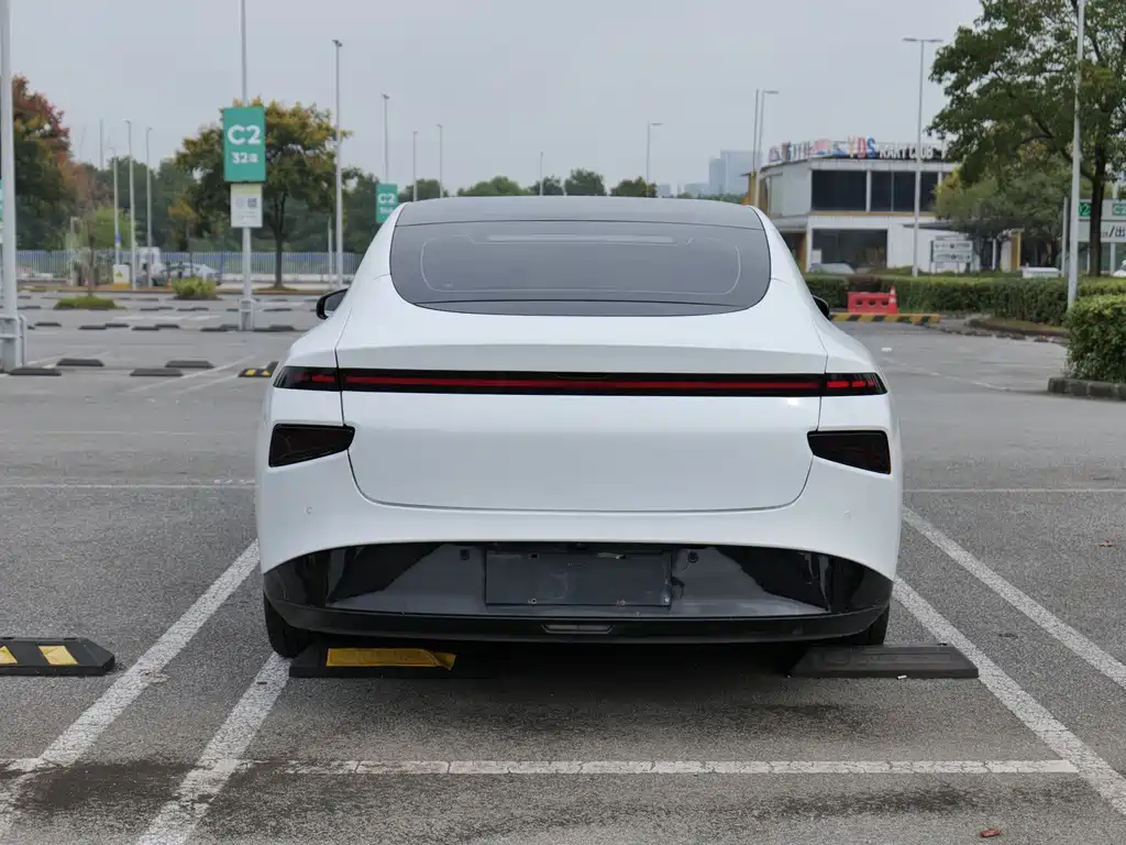 XPeng P7 — миниатюра 6