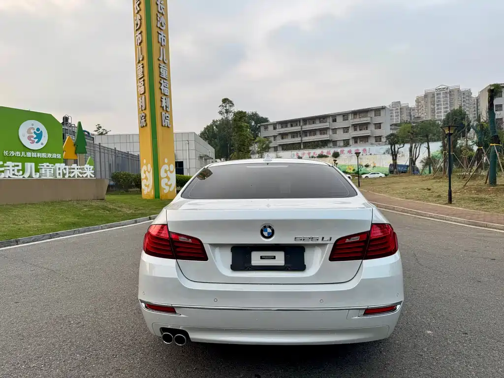 BMW 5 Series — миниатюра 14