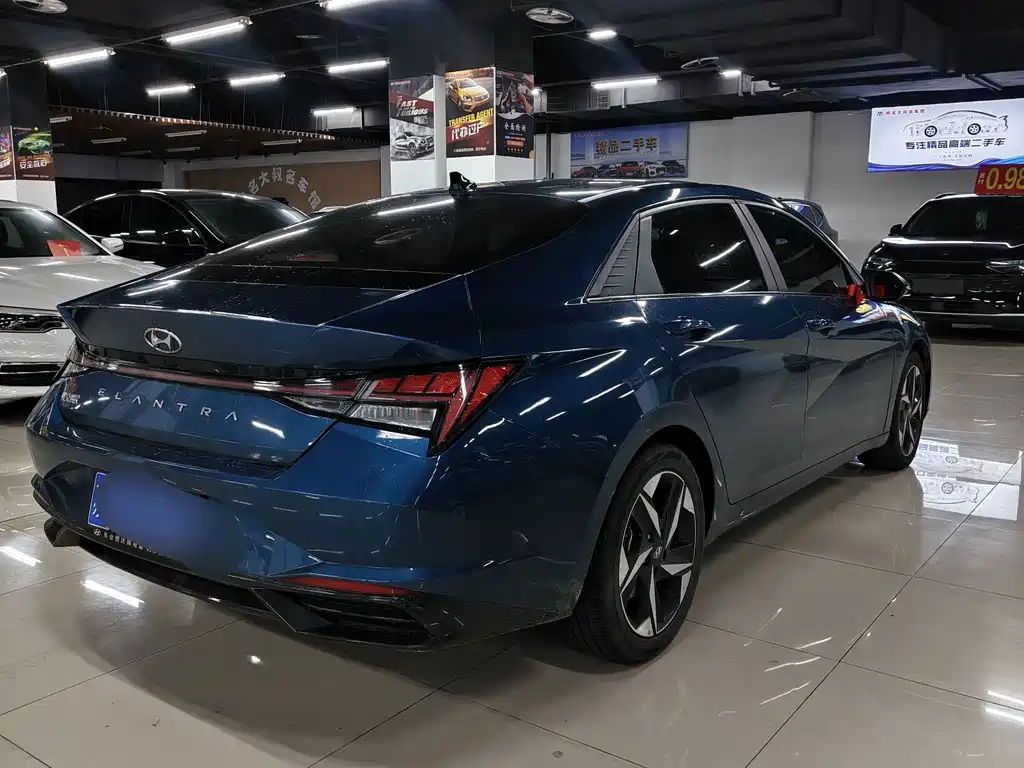 Hyundai Elantra — миниатюра 10