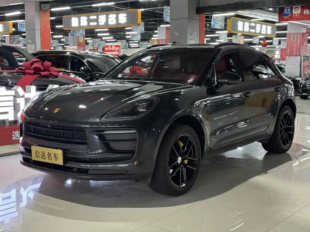 PORSCHE MACAN