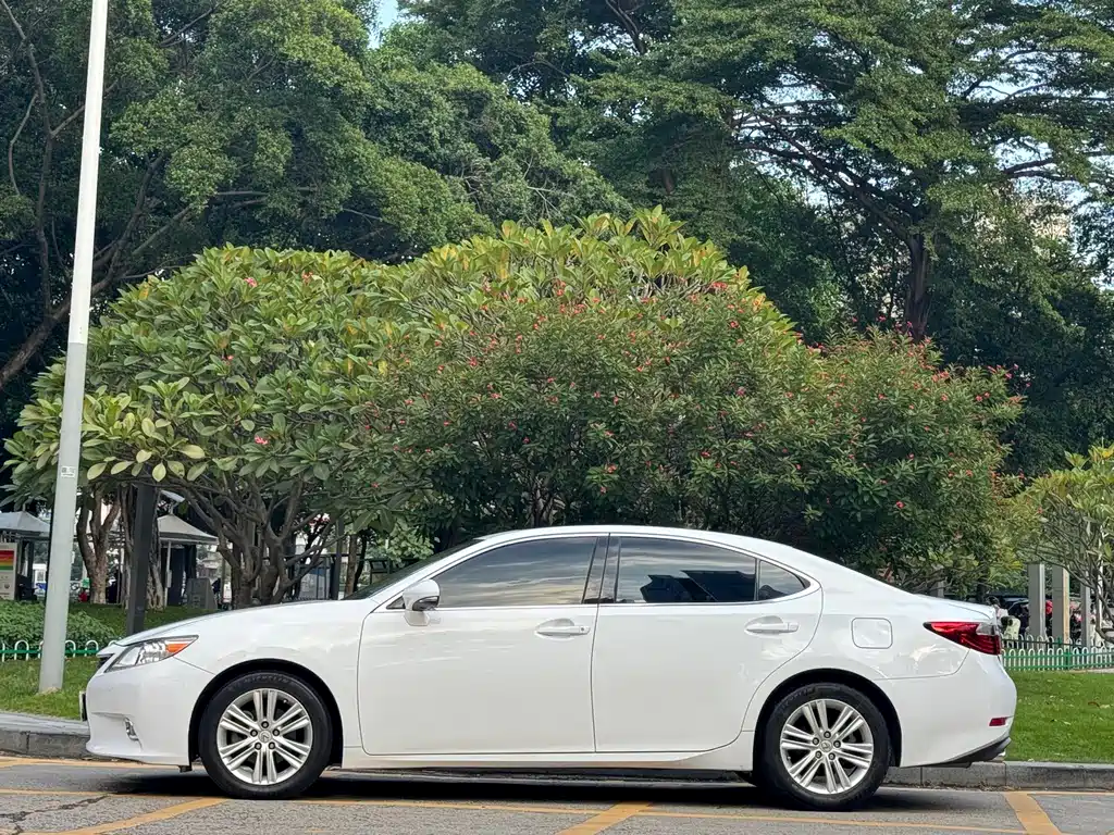 Lexus ES — миниатюра 4