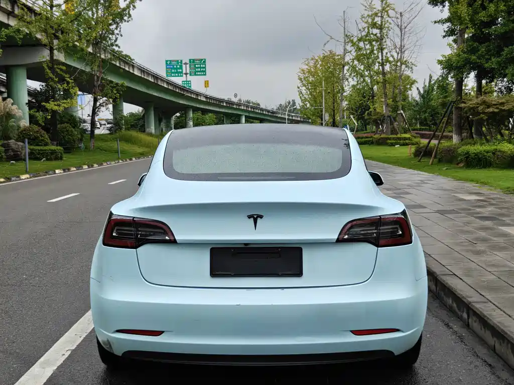Tesla Model 3 — миниатюра 5