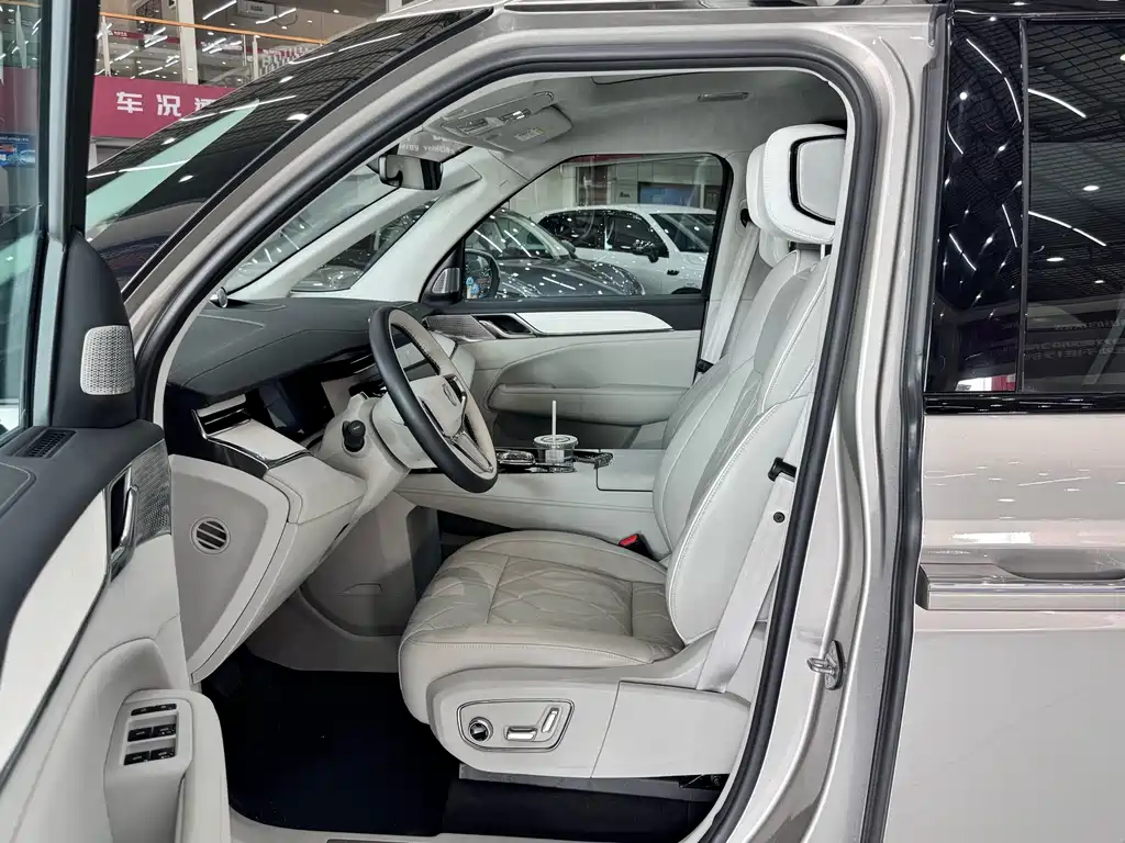 Volvo EM90 — миниатюра 12