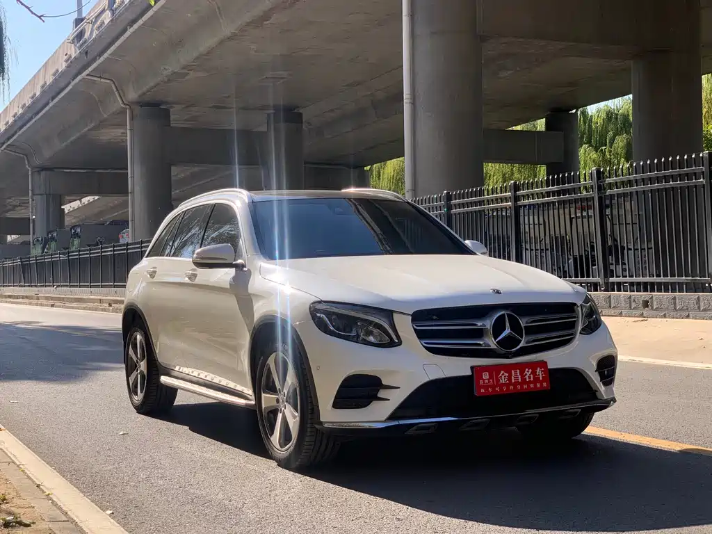 MERCEDES-BENZ GLC
