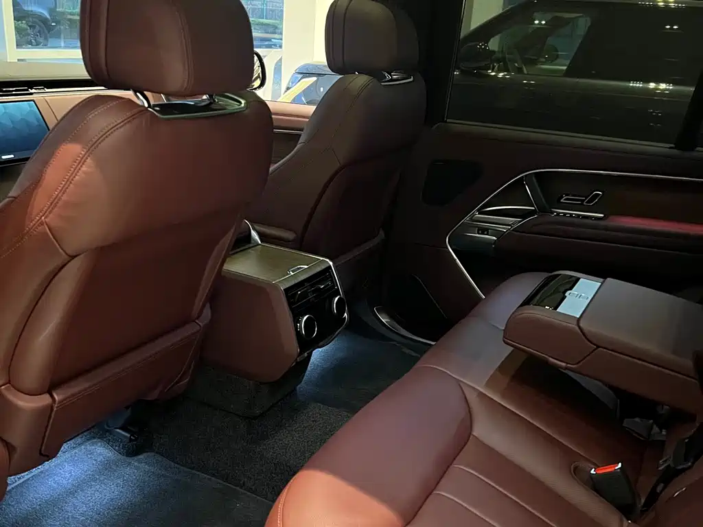 Land Rover Range Rover 2026 3.0 L6 400PS HSE