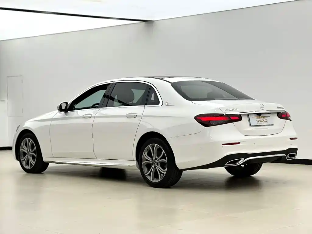 Mercedes-Benz E-Class — миниатюра 8