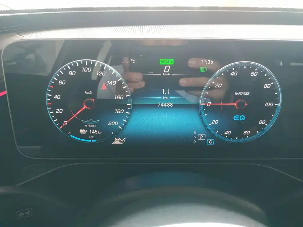 Mercedes-Benz EQC — миниатюра 12