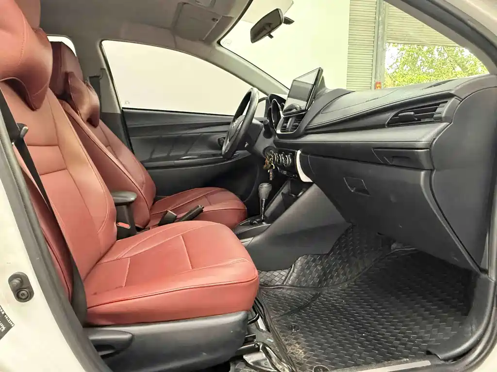 Toyota Yaris L — миниатюра 18