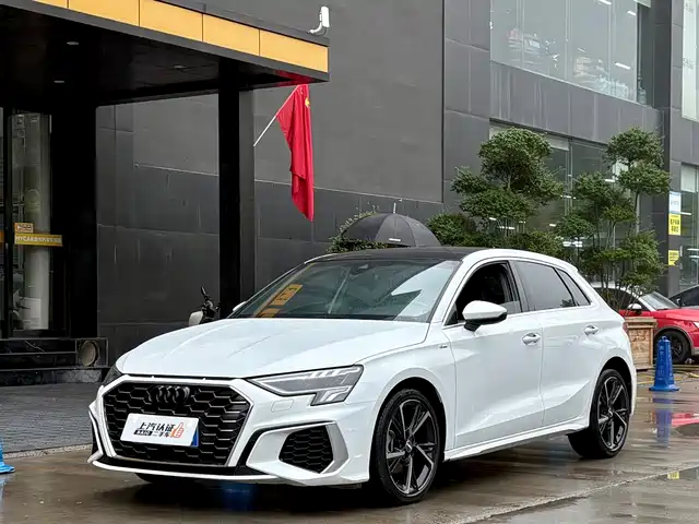 AUDI  A3