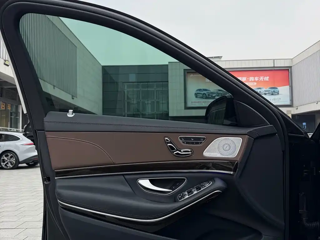 Mercedes-Benz S-Class — миниатюра 6