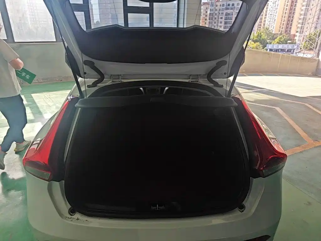 Volvo V40 — миниатюра 21