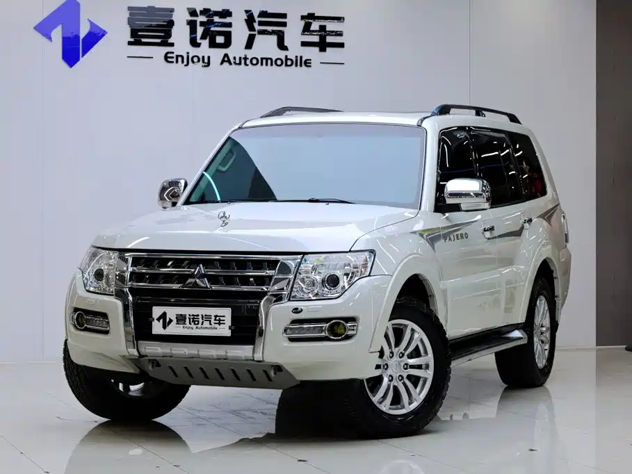 Mitsubishi Pajero (Import) — миниатюра 9
