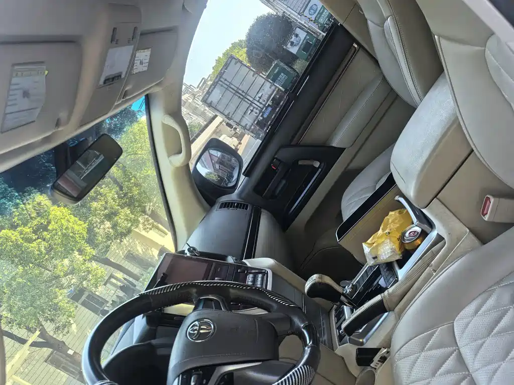 Toyota Land Cruiser — миниатюра 8