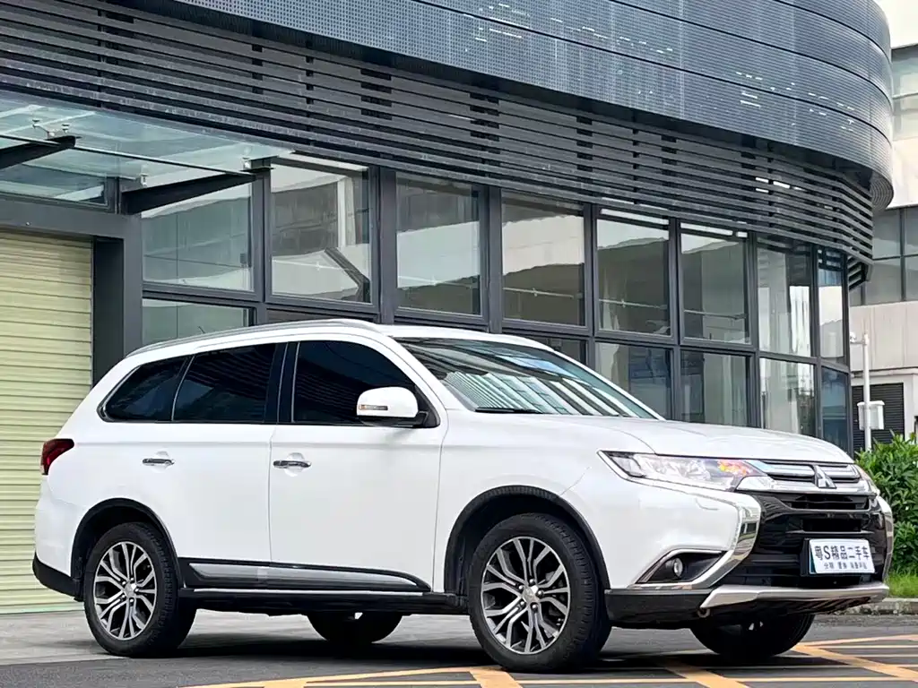 Mitsubishi Outlander — миниатюра 3