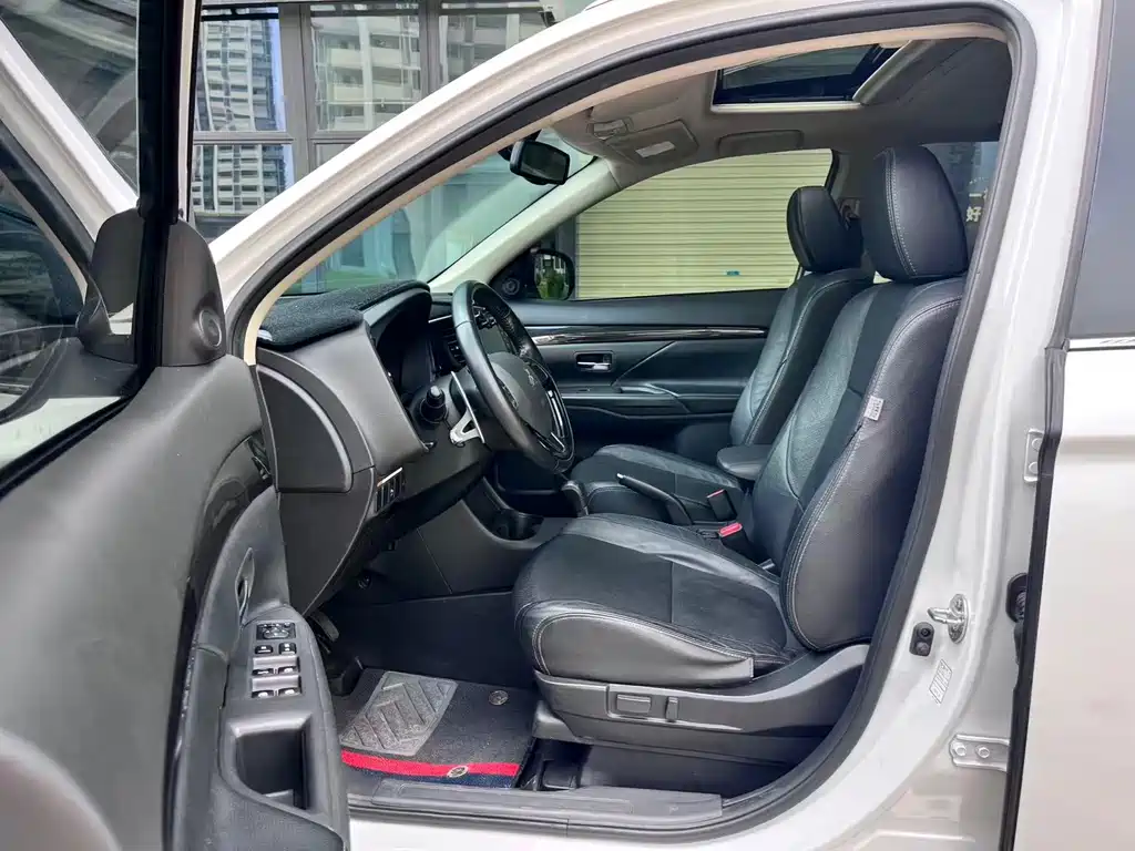 Mitsubishi Outlander — миниатюра 7