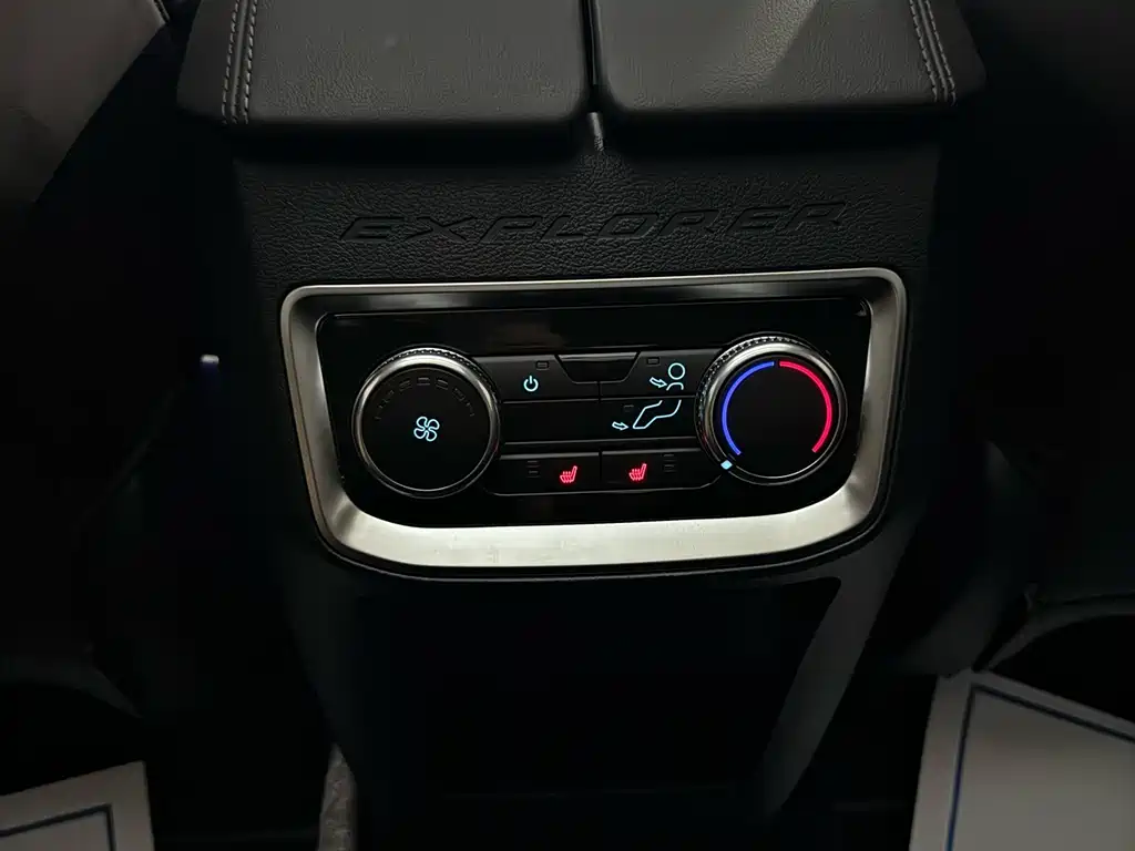 Ford Explorer — миниатюра 12