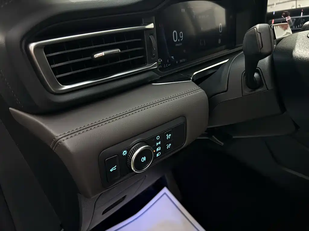 Ford Explorer — миниатюра 9