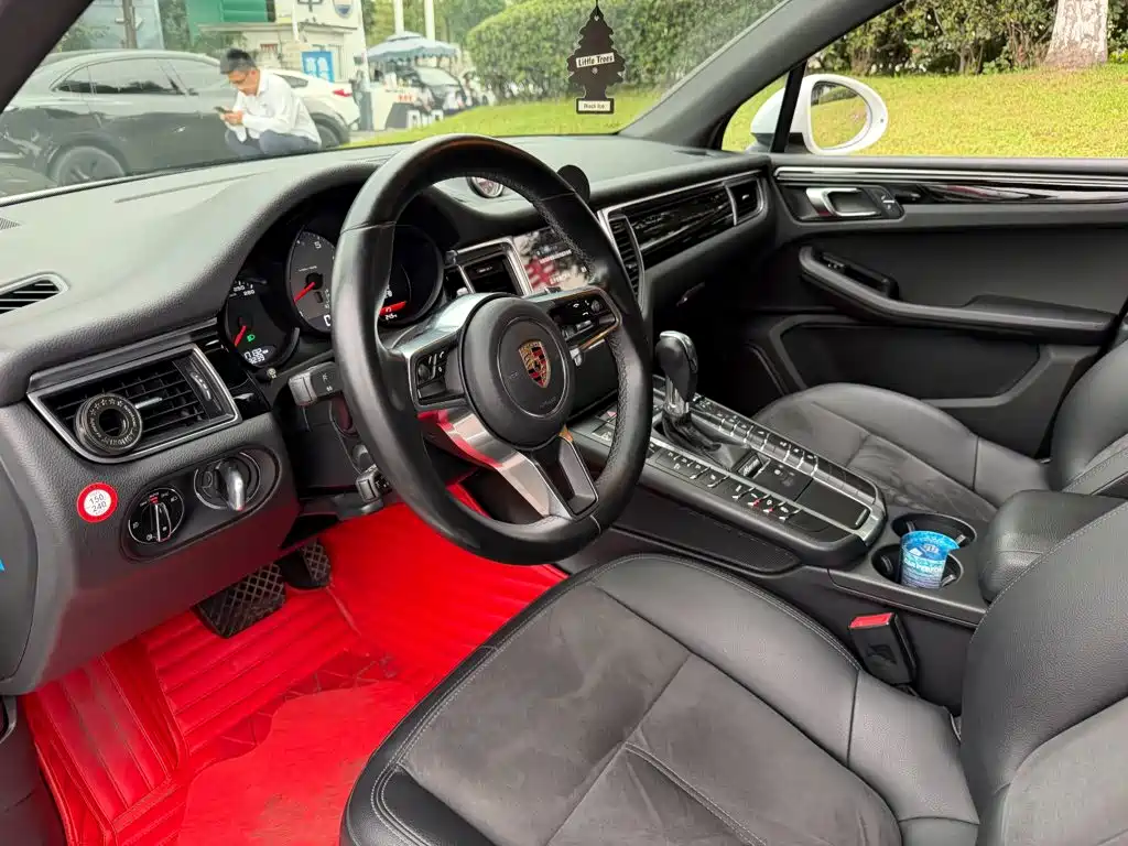 Porsche Macan — миниатюра 7