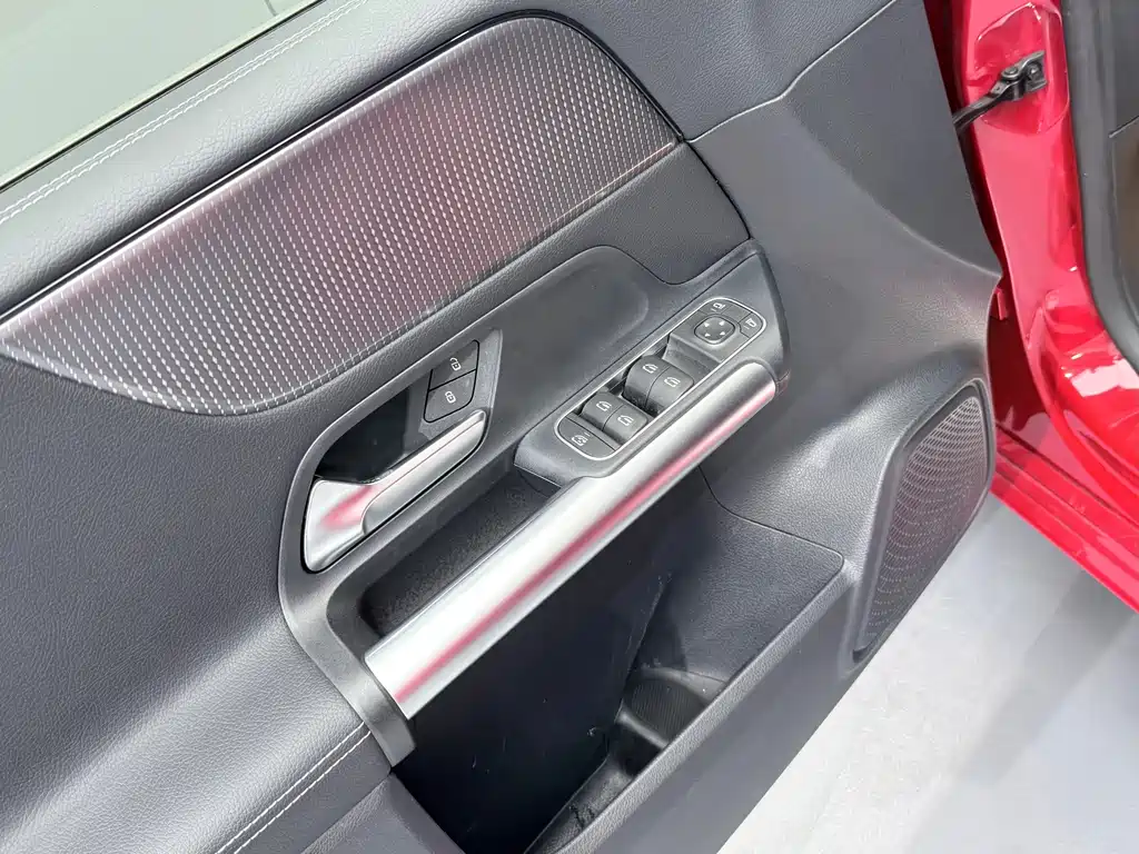 Mercedes-Benz B-Class — миниатюра 7