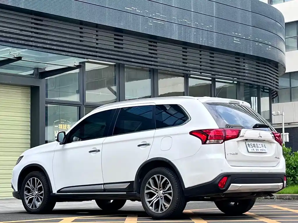 Mitsubishi Outlander — миниатюра 5