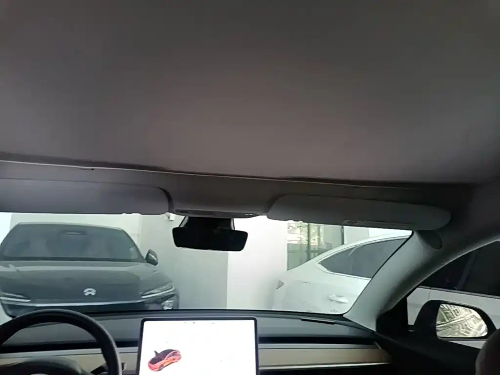Tesla Model 3 — миниатюра 18